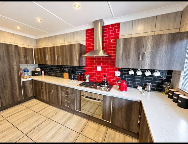 3 BEDROOM HOUSE FOR SALE IN GLEN MARAIS
